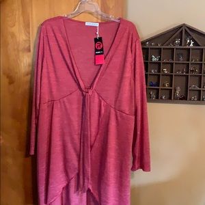 Pretty v-neck asymmetrical top.